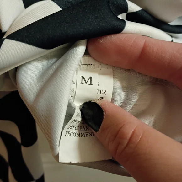 2/$10 Checkered Black and White Cropped Hoodie Size Medium - Picture 7 of 9